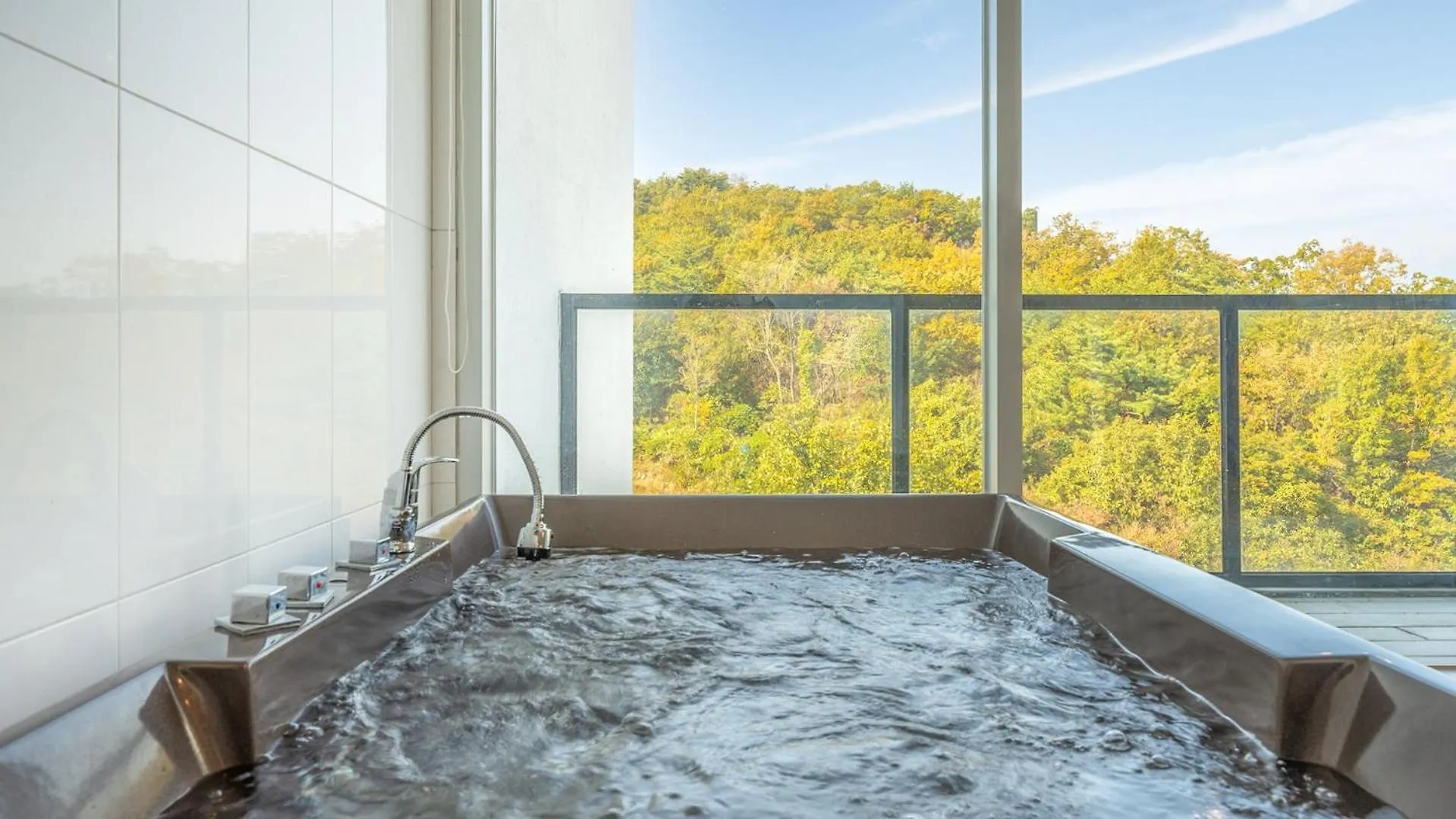 Gyeongju Lineview Poolvilla 0*,  South Korea